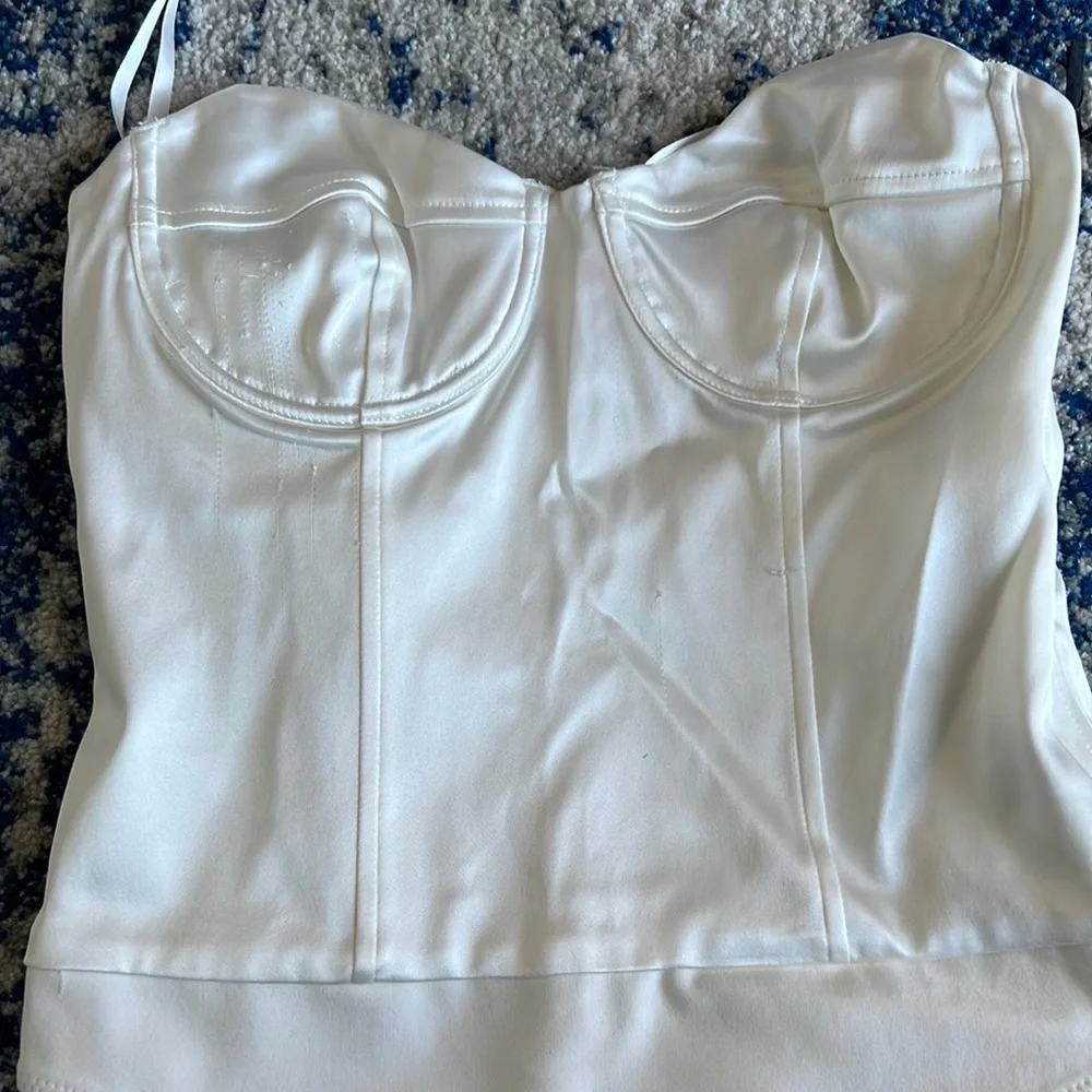 h:ours Tabitha Bodysuit in White small - Picture 2 of 10